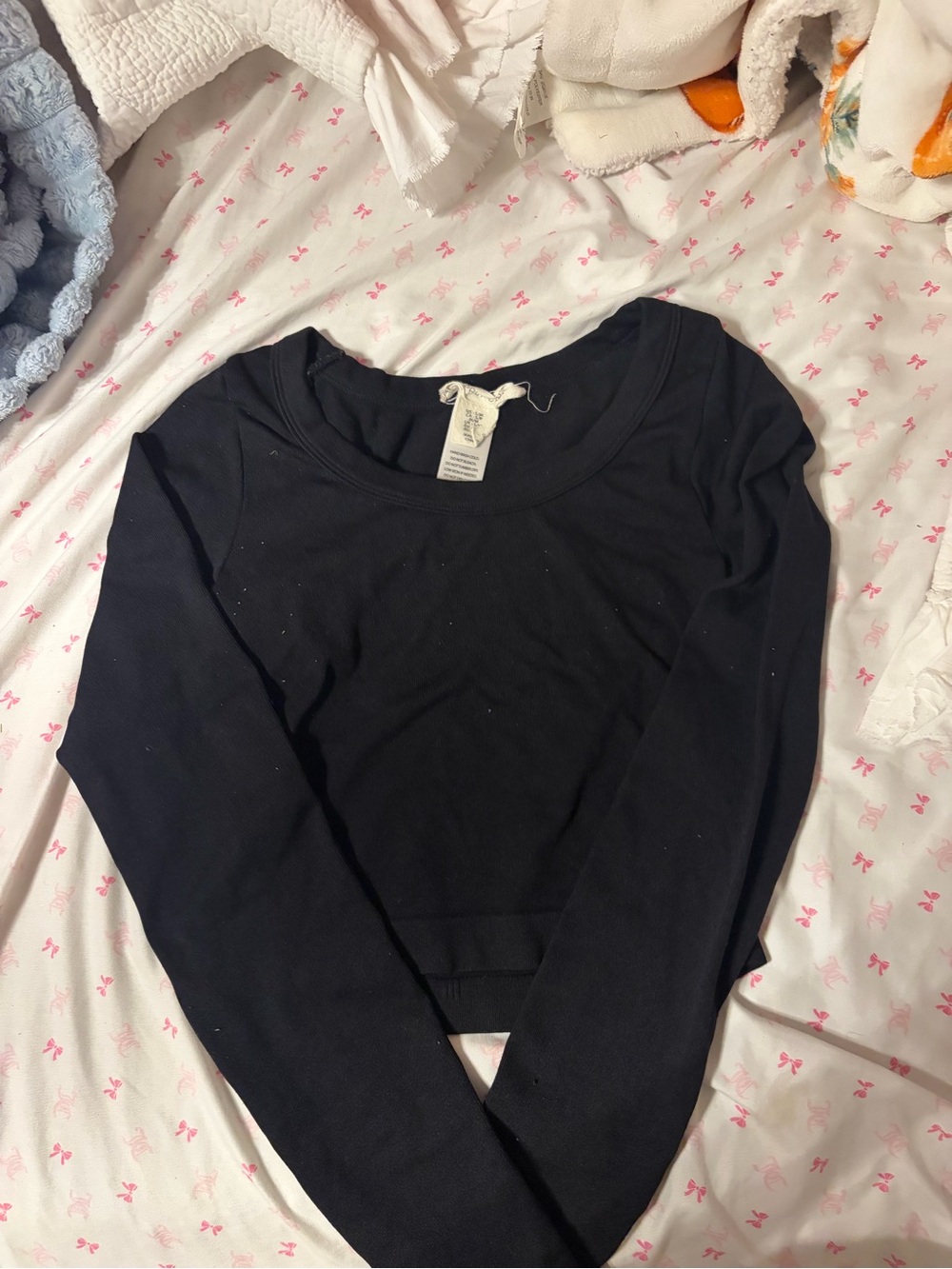 Women’s Black Long-Sleeve Crop Top - Classic Scoop Neck